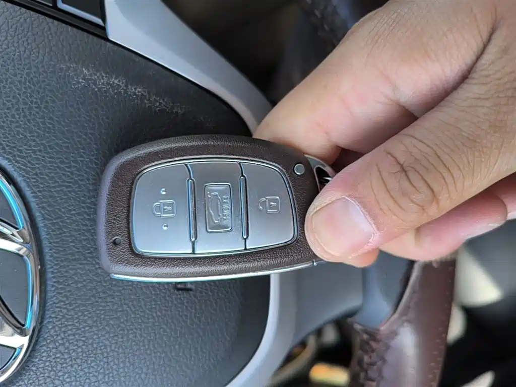 Hyundai Elantra 2018 — фото 9