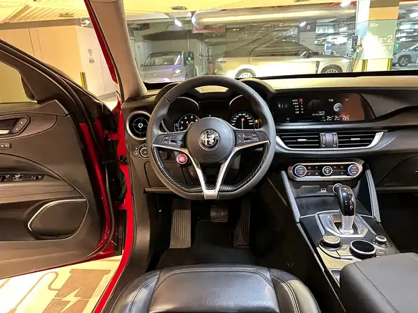 Alfa Romeo Stelvio 2017