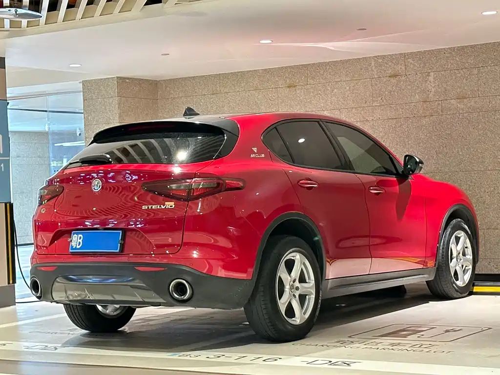 Alfa Romeo Stelvio 2017 — фото 12