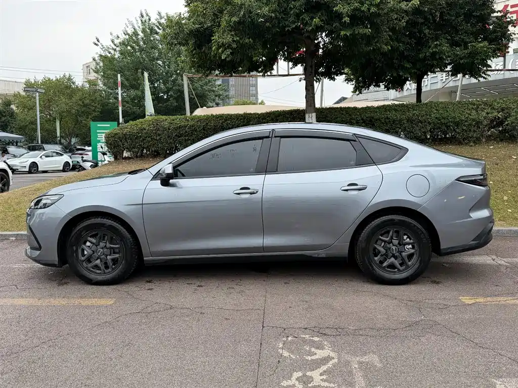 BYD Seal 05 DM-i 2025 — фото 3