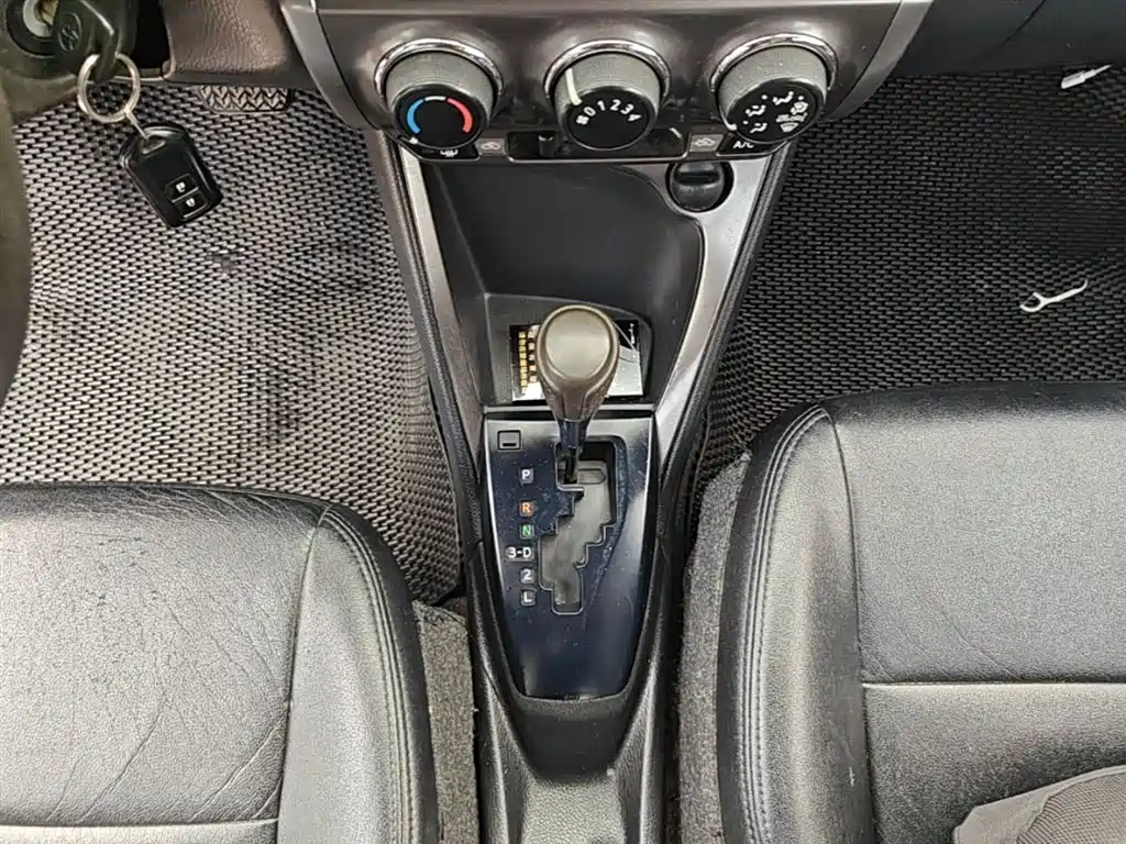 Toyota Yaris L 2015 — фото 14