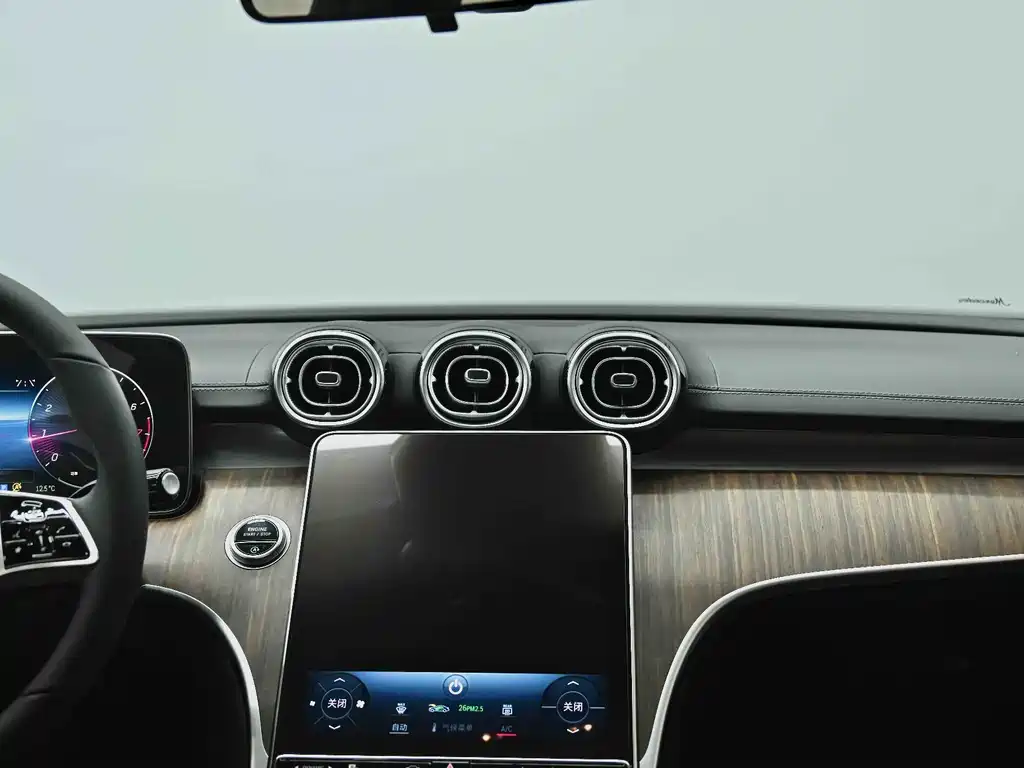 Mercedes-Benz C-Class 2023 — фото 18