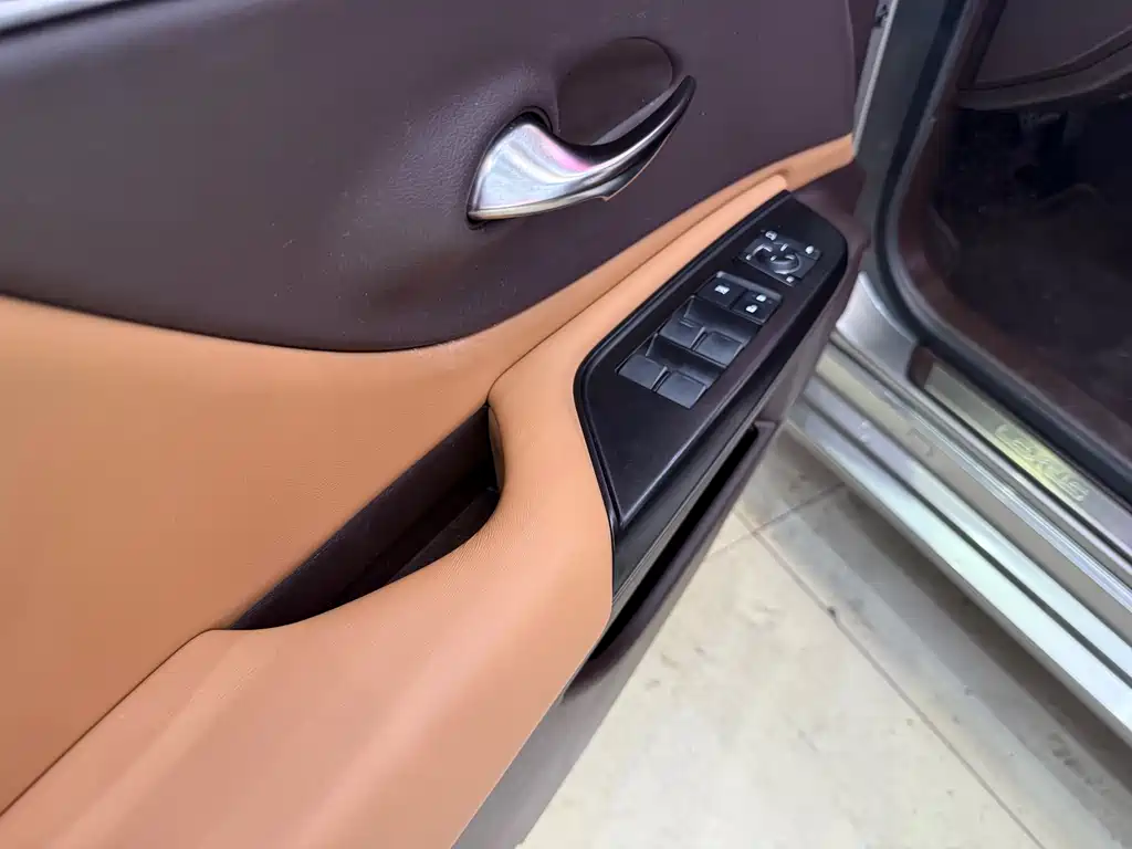 Lexus ES 2020 — фото 15