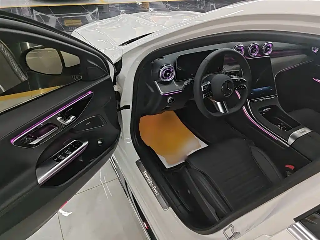 Mercedes-Benz C-Class 2025 — фото 15