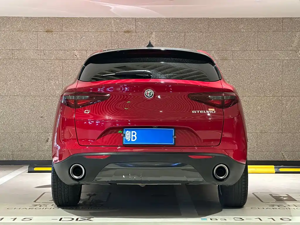 Alfa Romeo Stelvio 2017 — фото 13