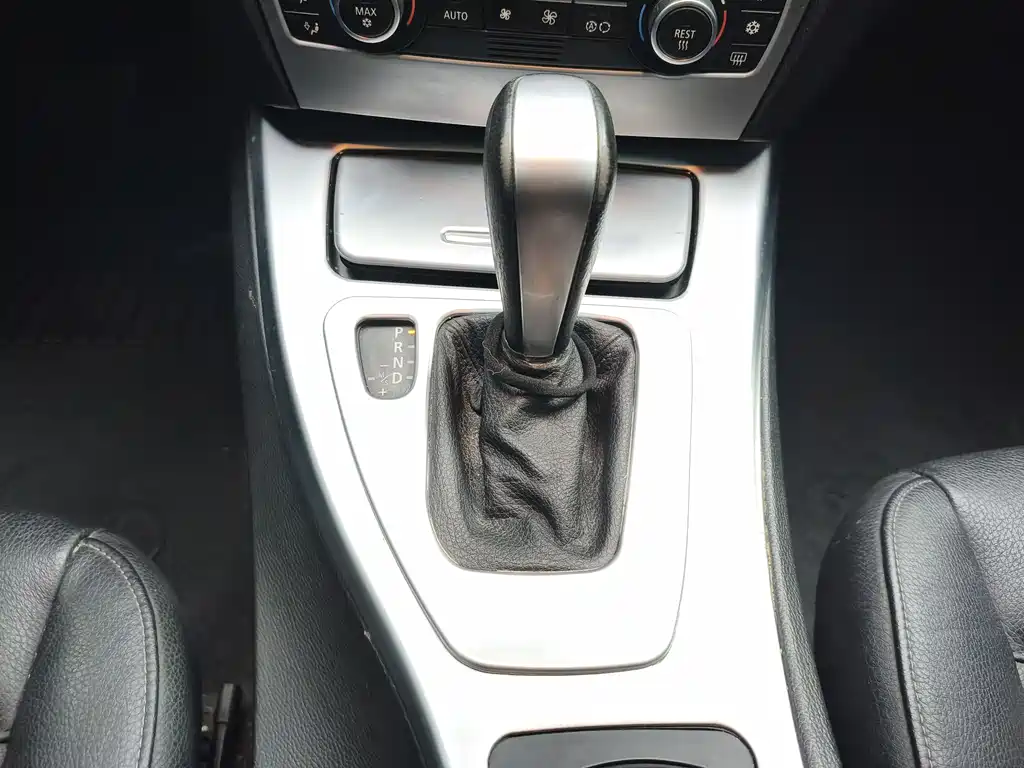 BMW 3 Series 2009 — фото 11