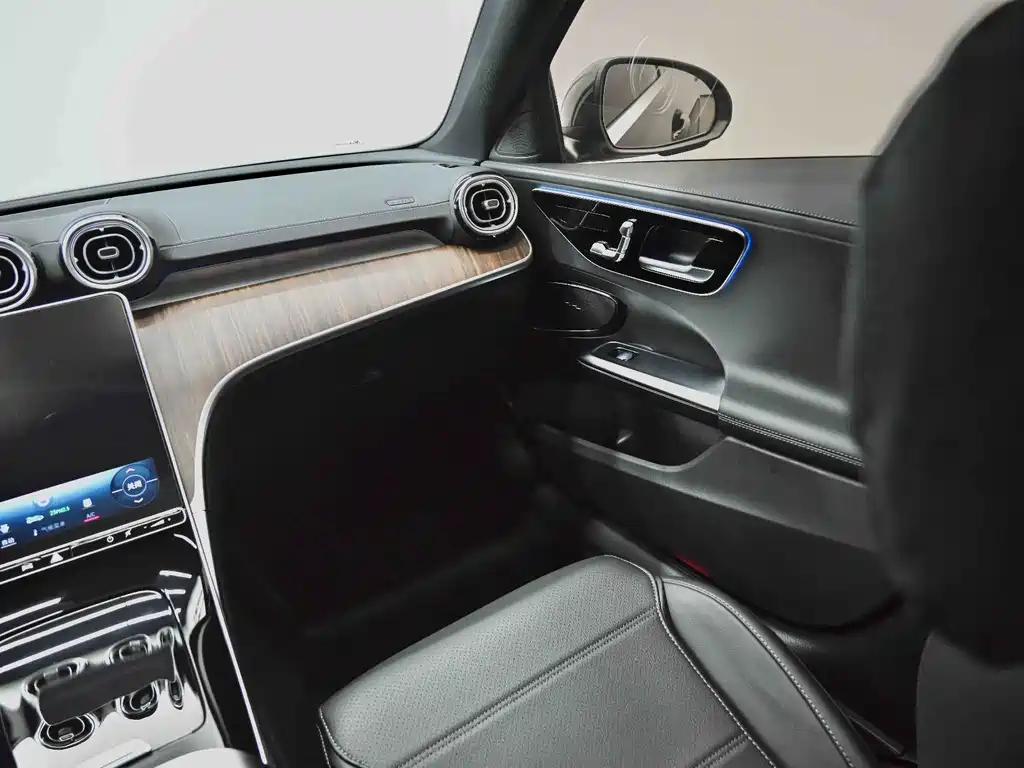 Mercedes-Benz C-Class 2023 — фото 30