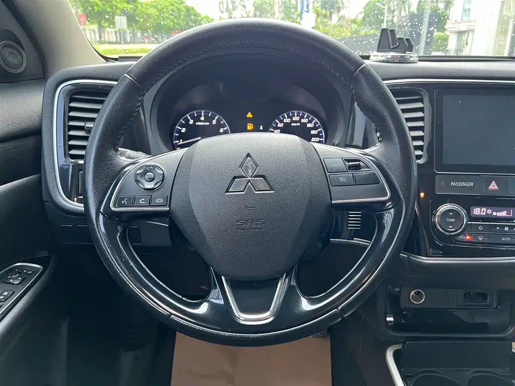 Mitsubishi Outlander 2019 — фото 9