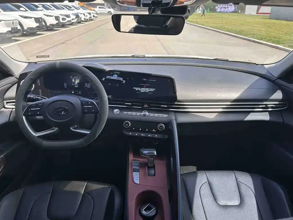 Hyundai Elantra 2023