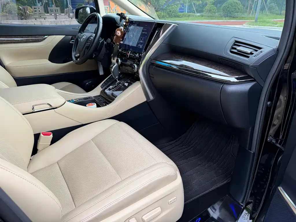Toyota Alphard 2022 — фото 11