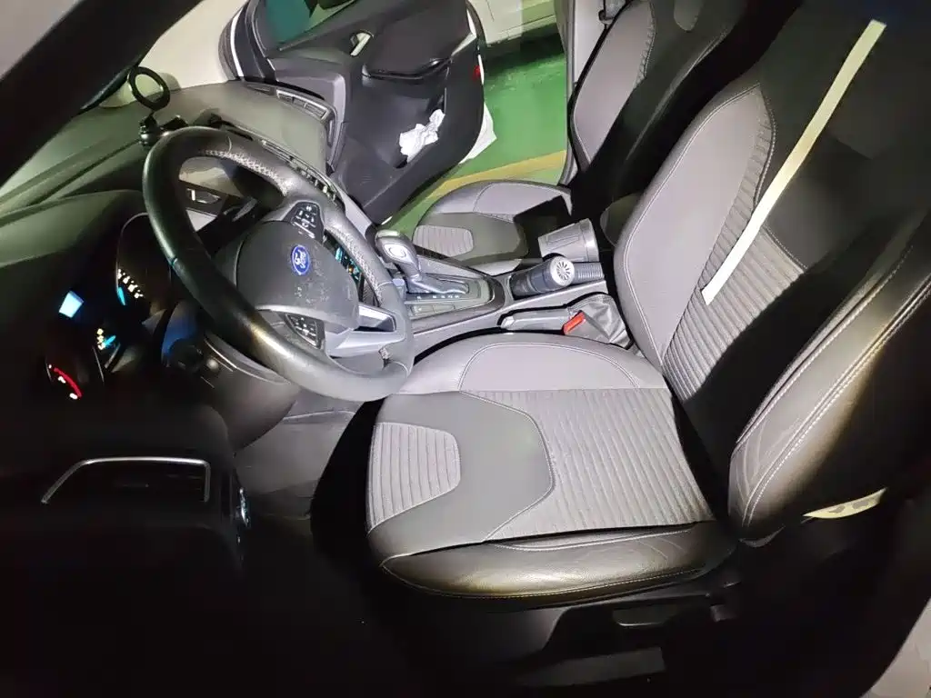 Ford Focus 2015 — фото 11