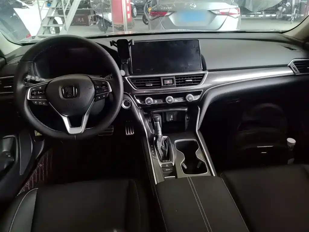Honda Accord 2023 — фото 10