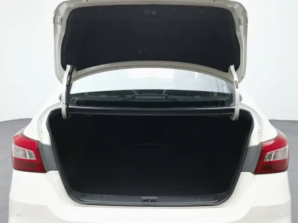 Nissan Sylphy 2018 — фото 16