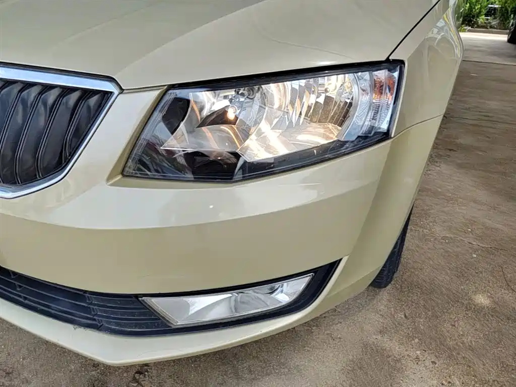 Skoda Octavia 2015 — фото 24
