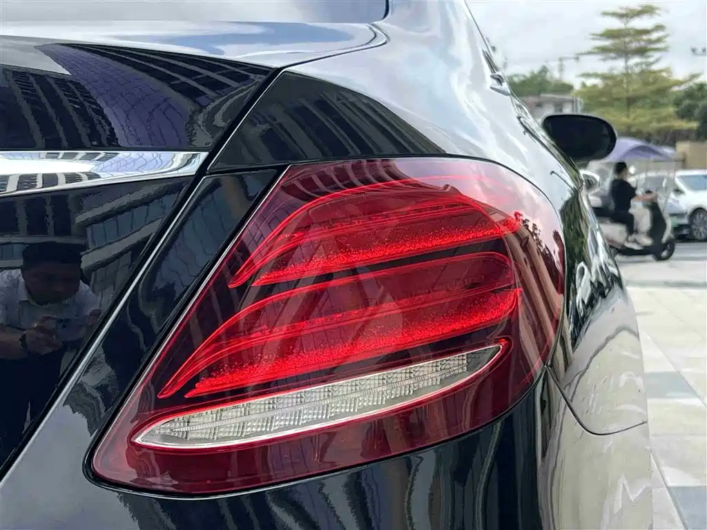 Mercedes-Benz E-Class 2019 — фото 32