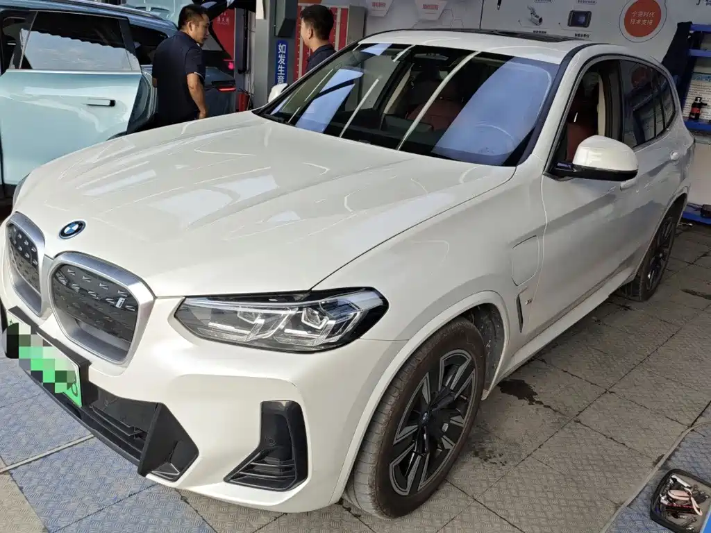 BMW iX3 2023