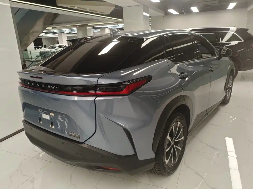 Lexus RZ 2023