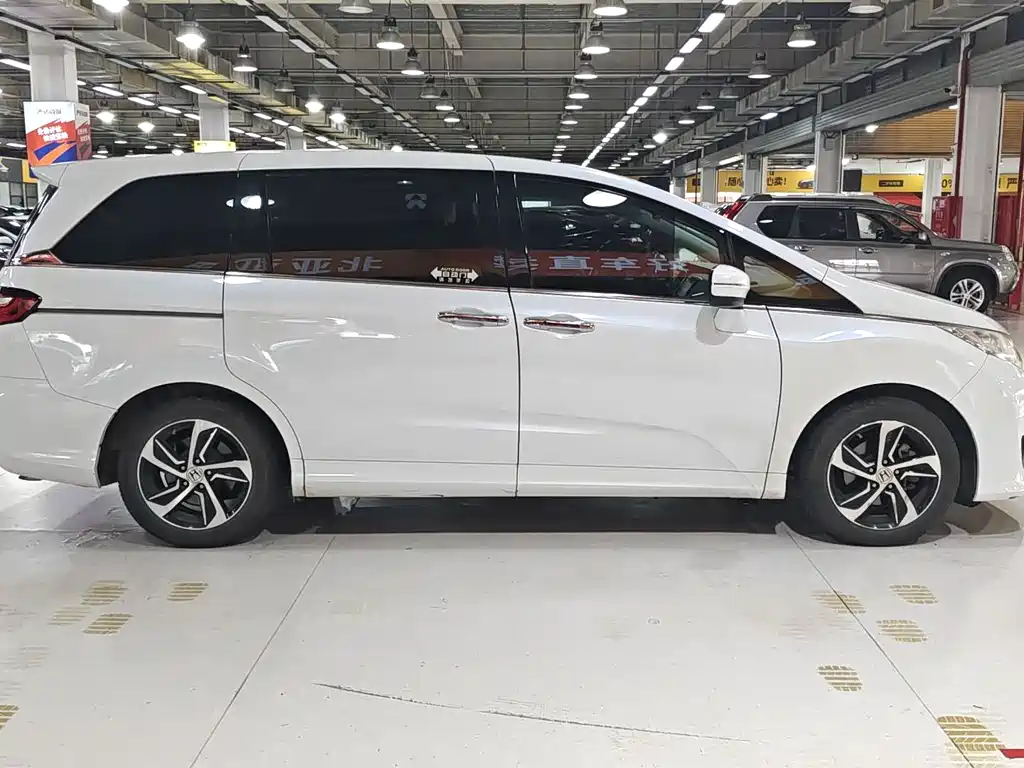 Honda Odyssey 2018 — фото 19