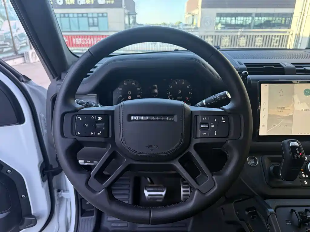 Land Rover Defender 2025 — фото 24