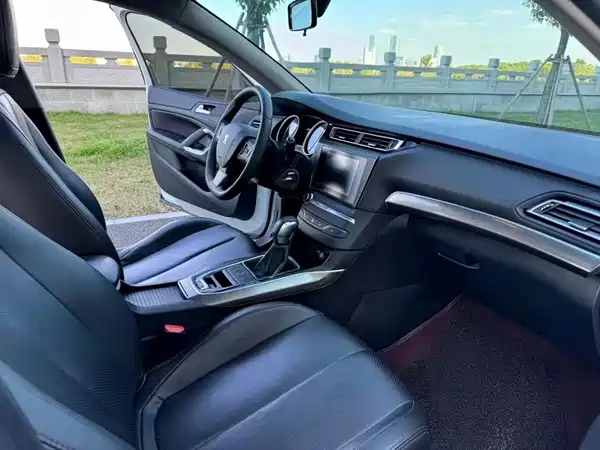 Peugeot 408 2016