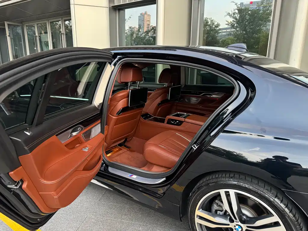 BMW 7 Series 2018 — фото 17