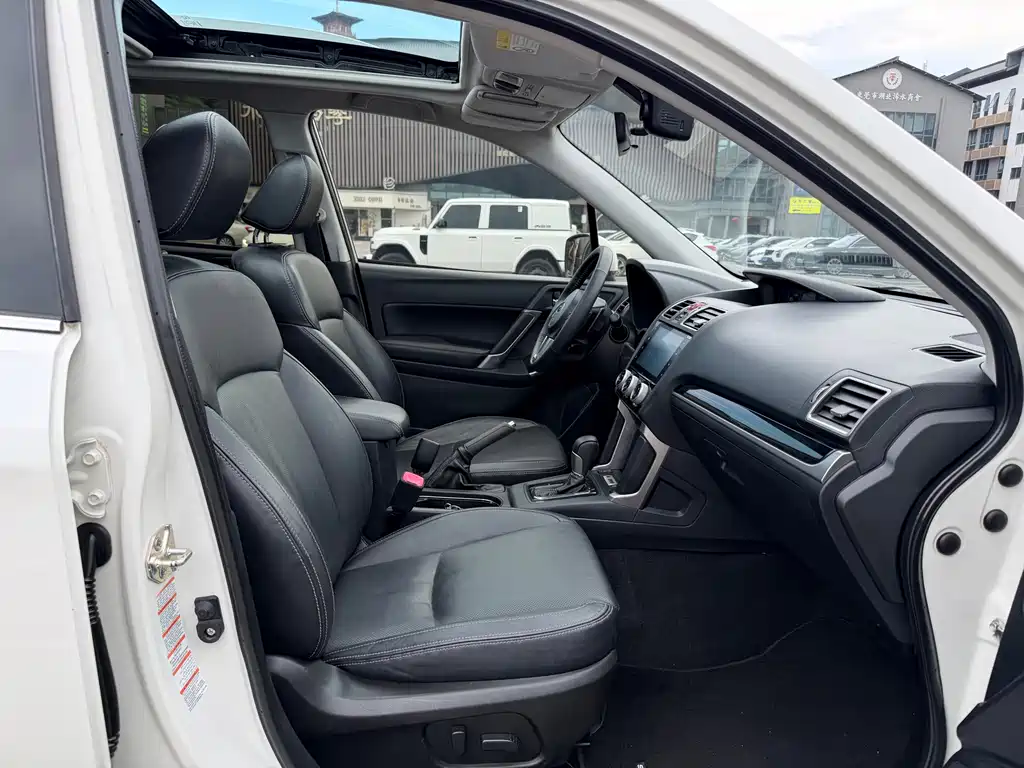 Subaru Forester 2017 — фото 13