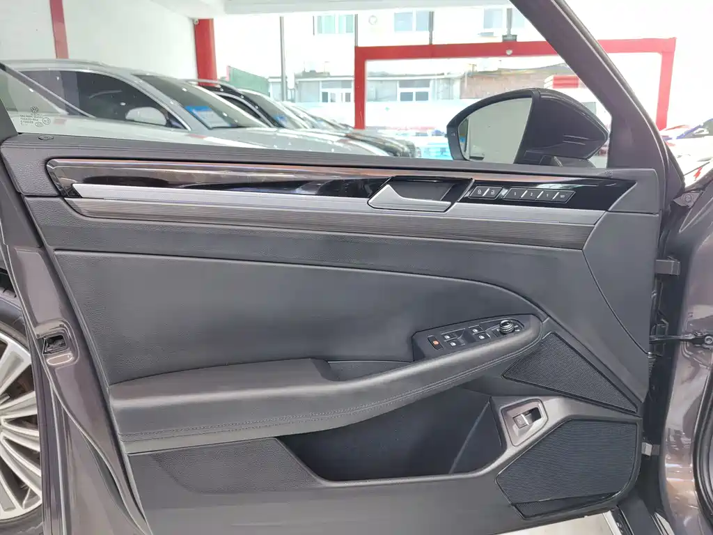 Volkswagen Phideon 2017 — фото 16