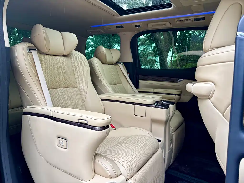 Toyota Vellfire 2021 — фото 15