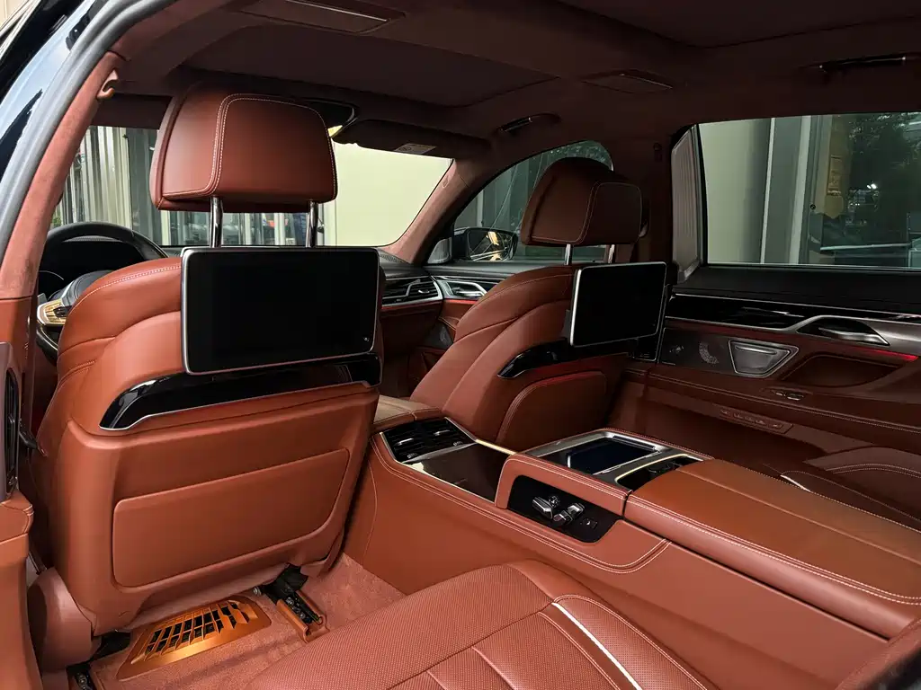 BMW 7 Series 2018 — фото 20