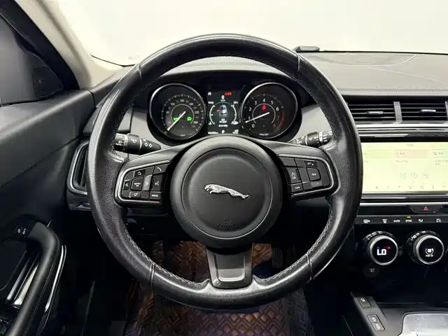 Jaguar E-PACE 2021 — фото 14