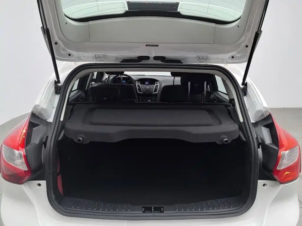 Ford Focus 2015 — фото 16