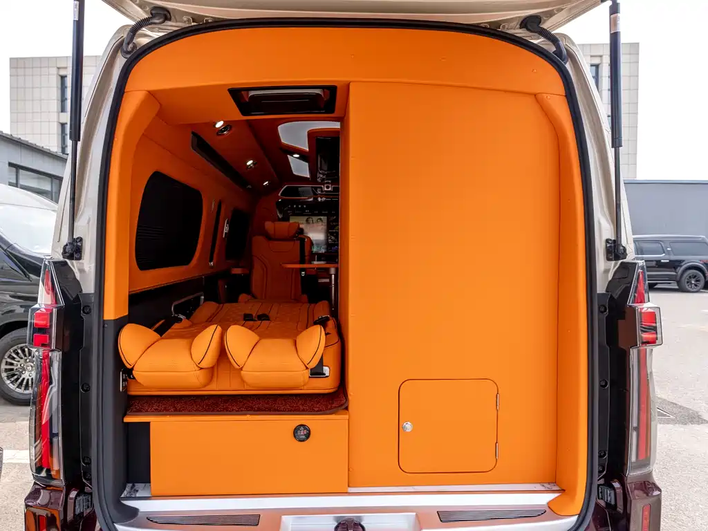 Toyota Hiace 2025 — фото 30
