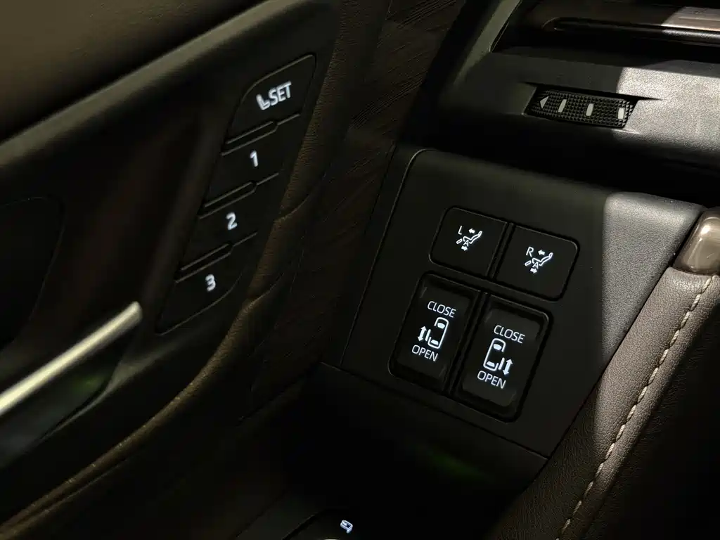 Toyota Vellfire 2024 — фото 14