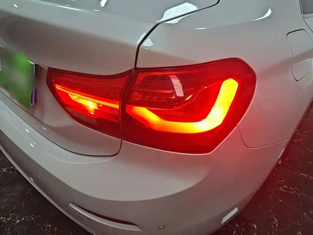 BMW 1 Series 2019 — фото 8