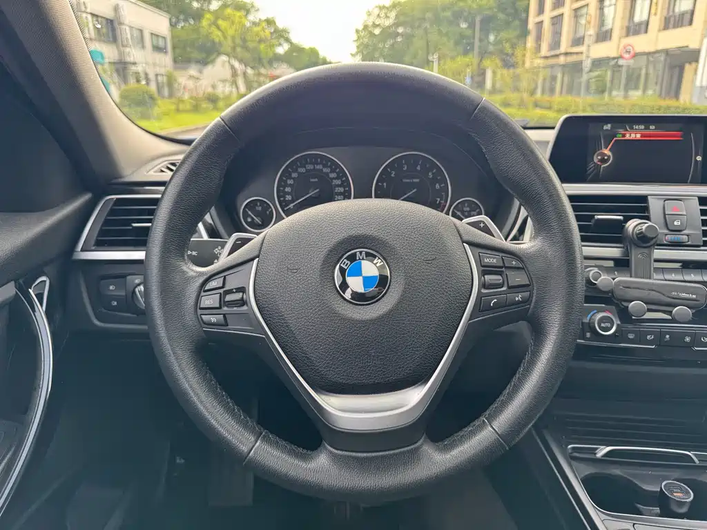 BMW 3 Series 2017 — фото 12