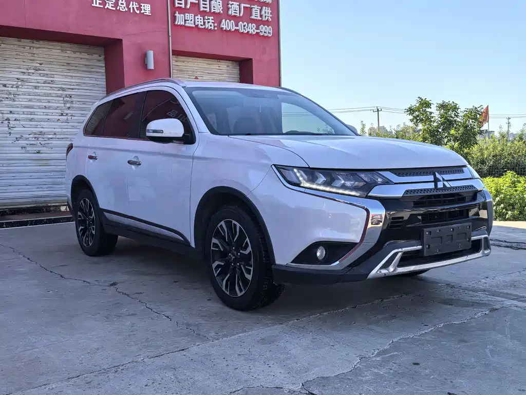 Mitsubishi Outlander 2021 — фото 3