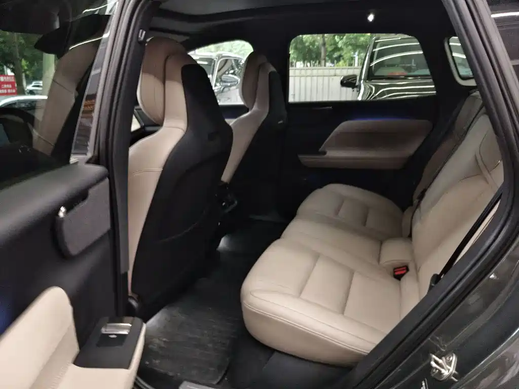 Volvo XC70 PHEV 2025 — фото 12