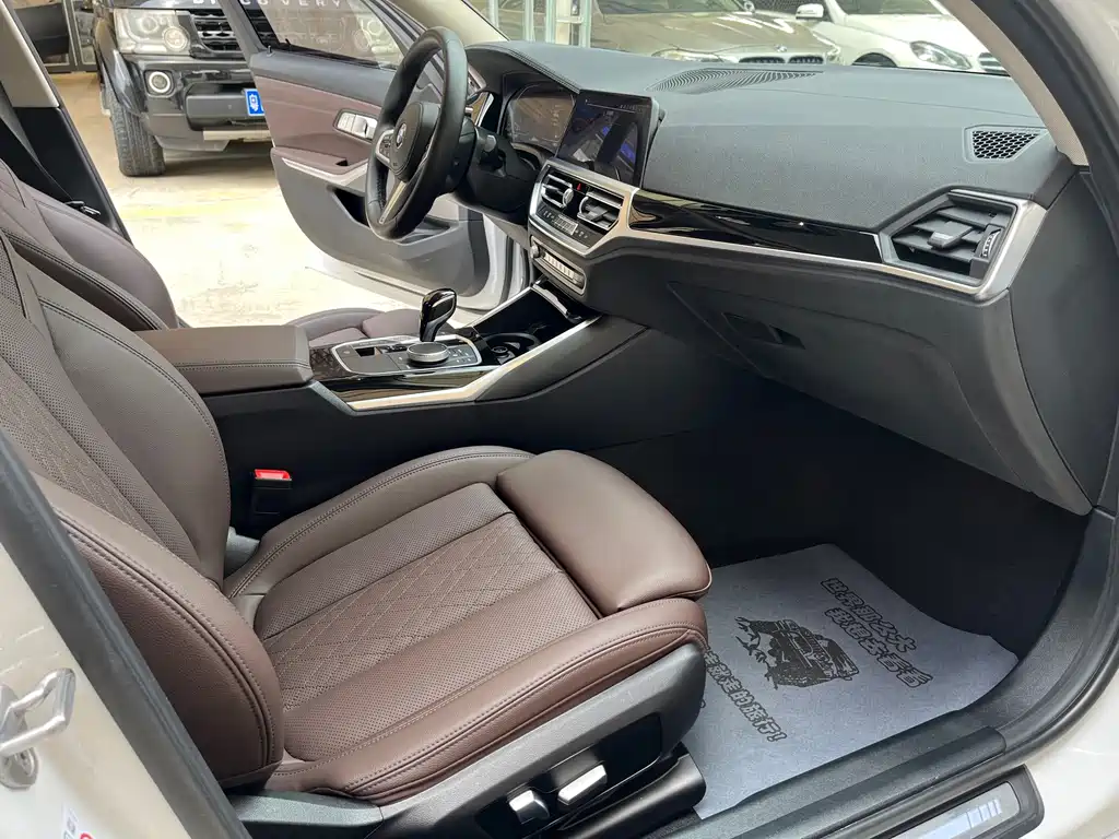 BMW 3 Series 2022 — фото 10