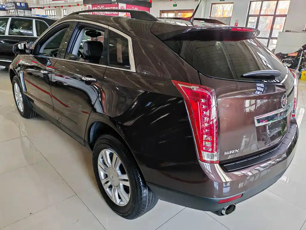 Cadillac SRX 2015 — фото 6