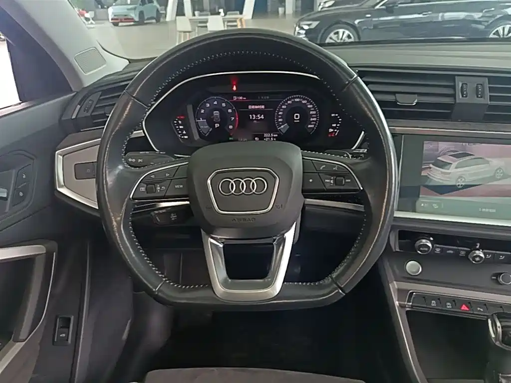 Audi Q3 2020 — фото 11