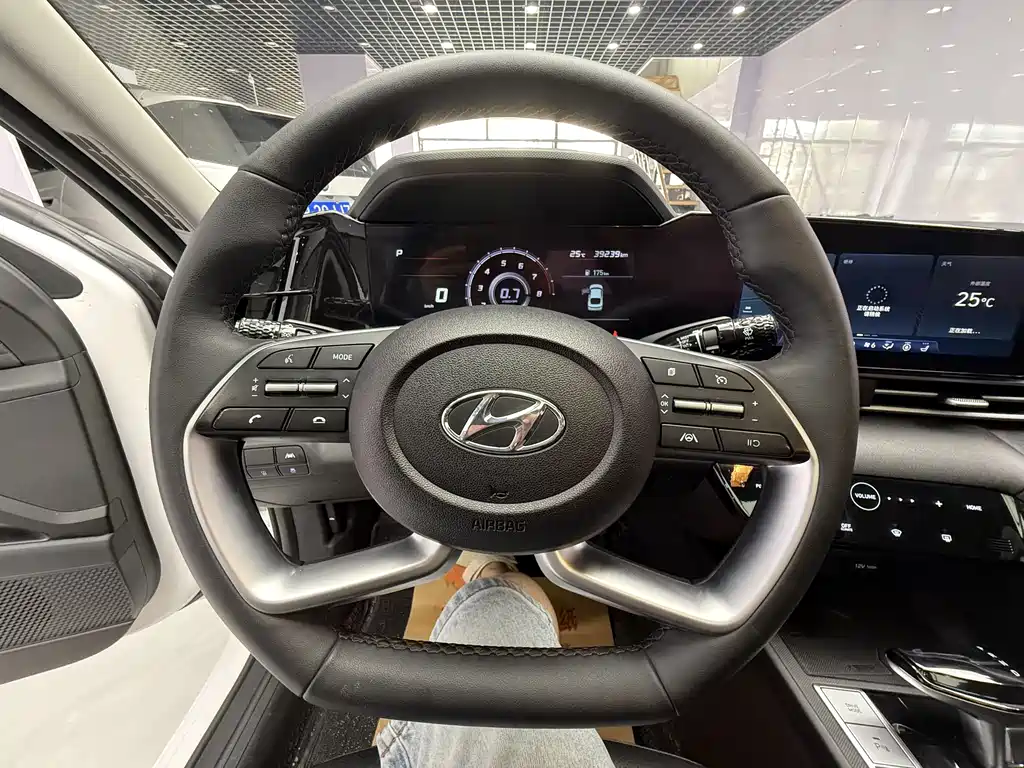 Hyundai Elantra 2022 — фото 11