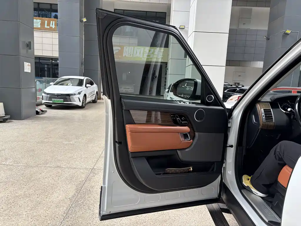 Land Rover Range Rover 2018 — фото 26