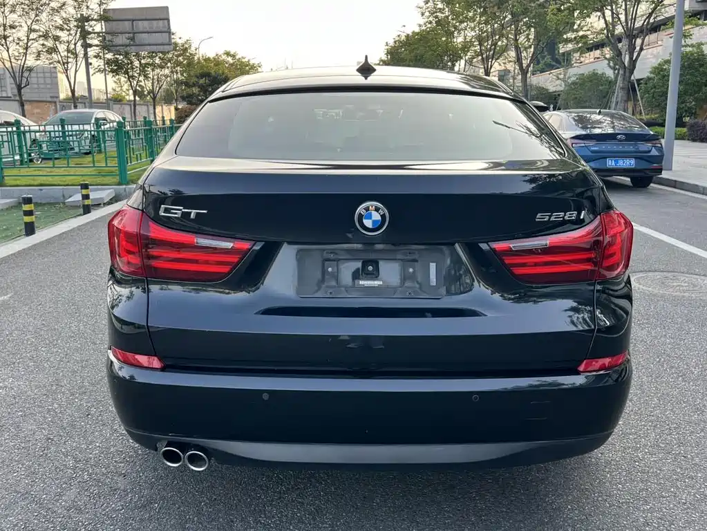 BMW 5 Series GT 2014 — фото 16