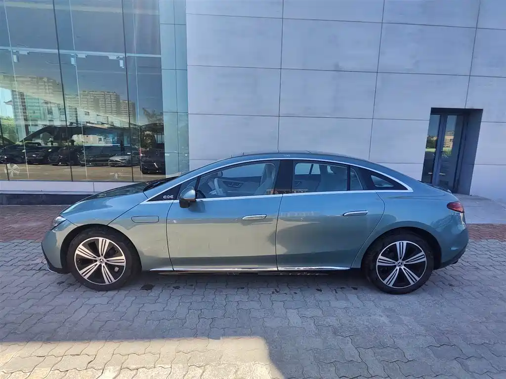 Mercedes-Benz EQE 2025 — фото 12
