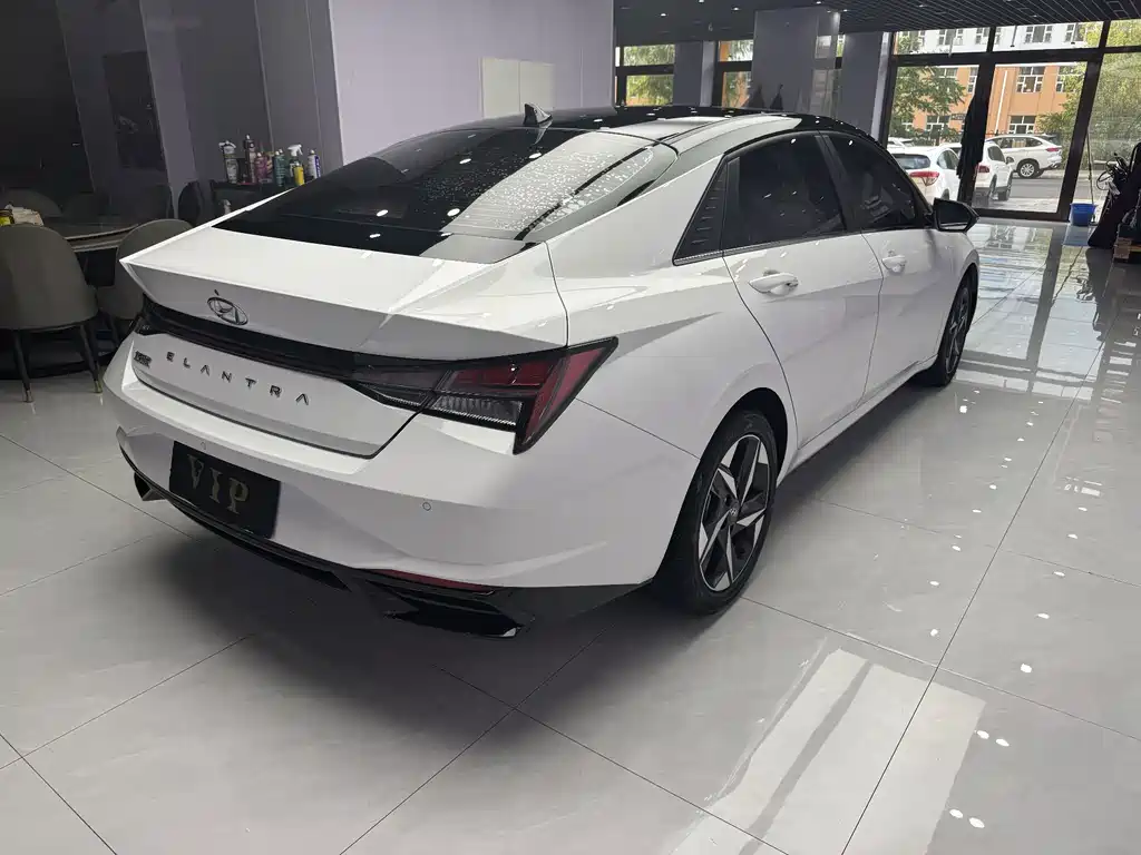 Hyundai Elantra 2022