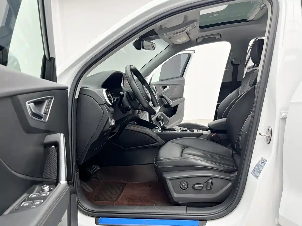 Audi Q2L 2023 — фото 10