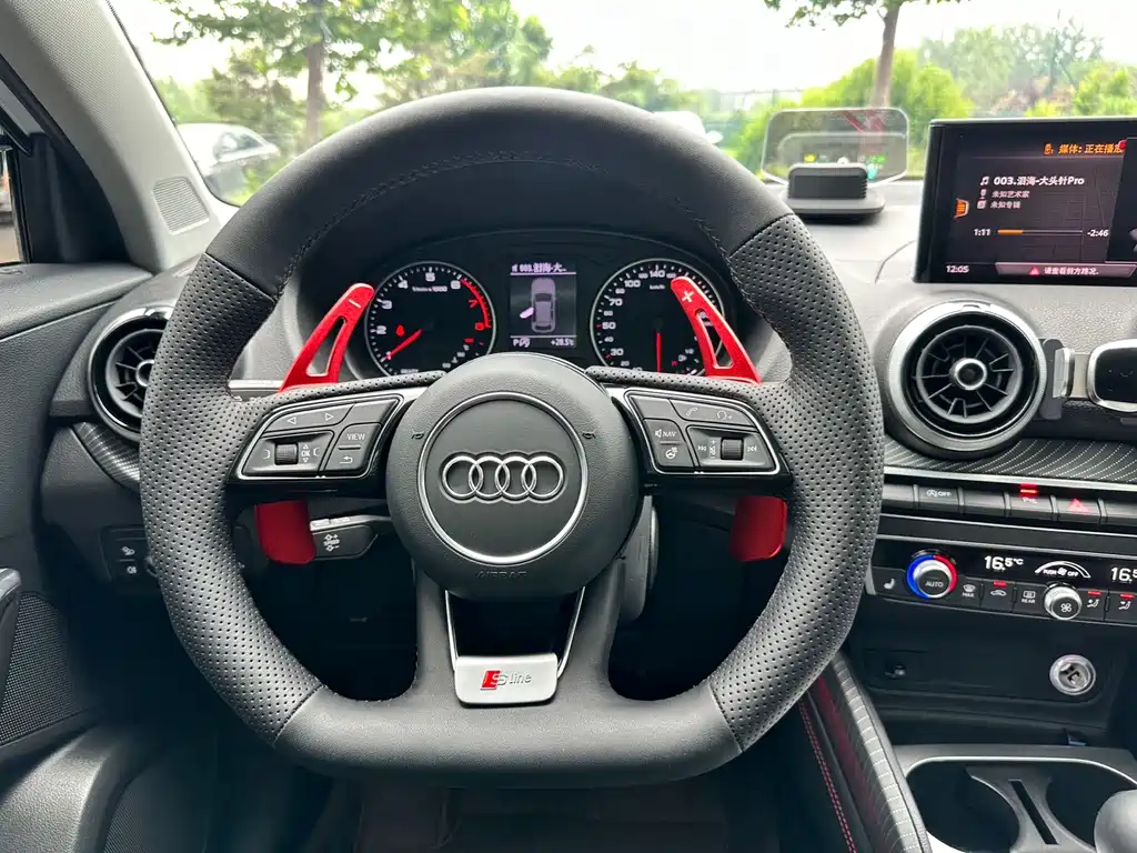 Audi Q2L 2023 — фото 12