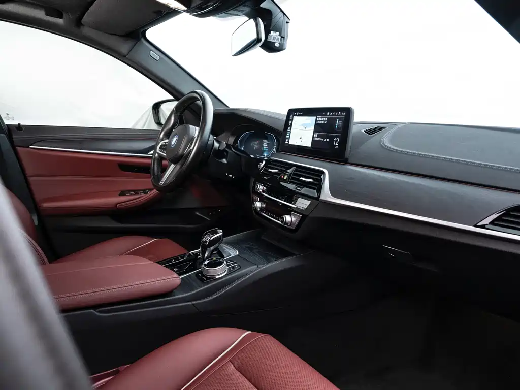 BMW 5 Series New Energy 2022 — фото 20