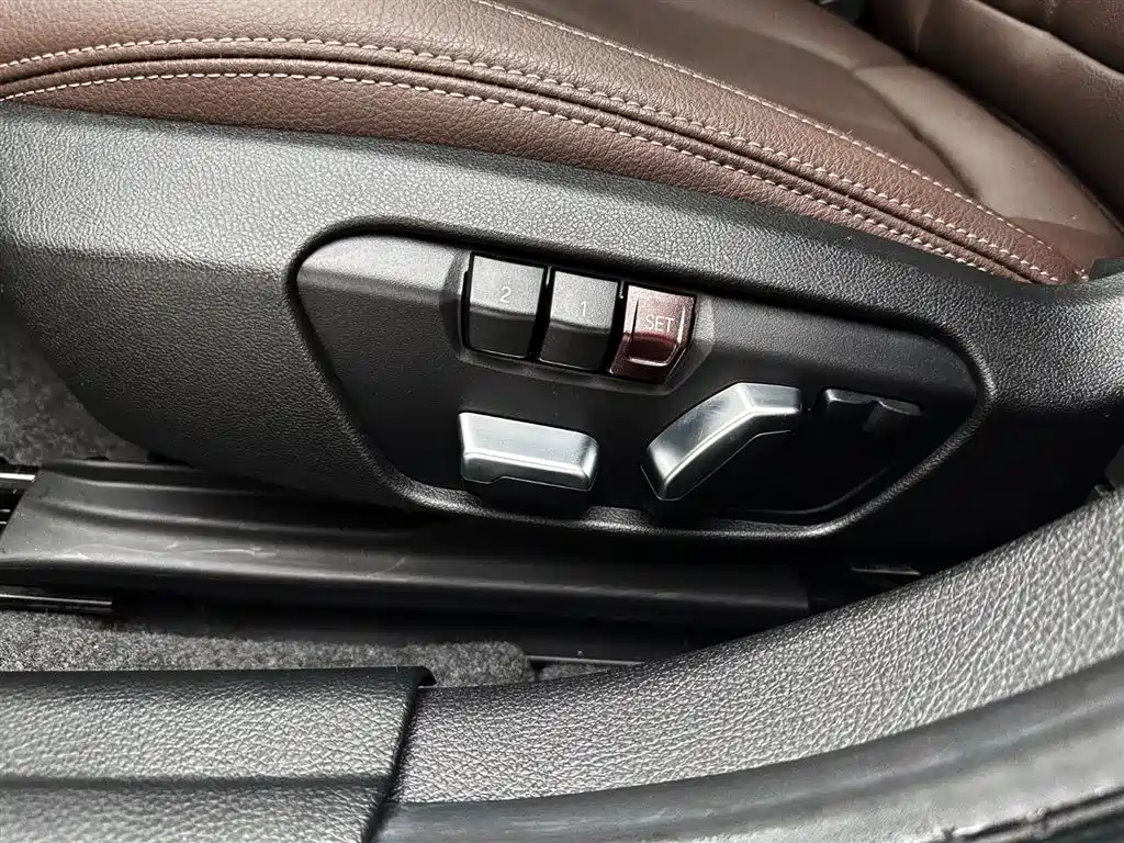 BMW 1 Series 2021 — фото 18