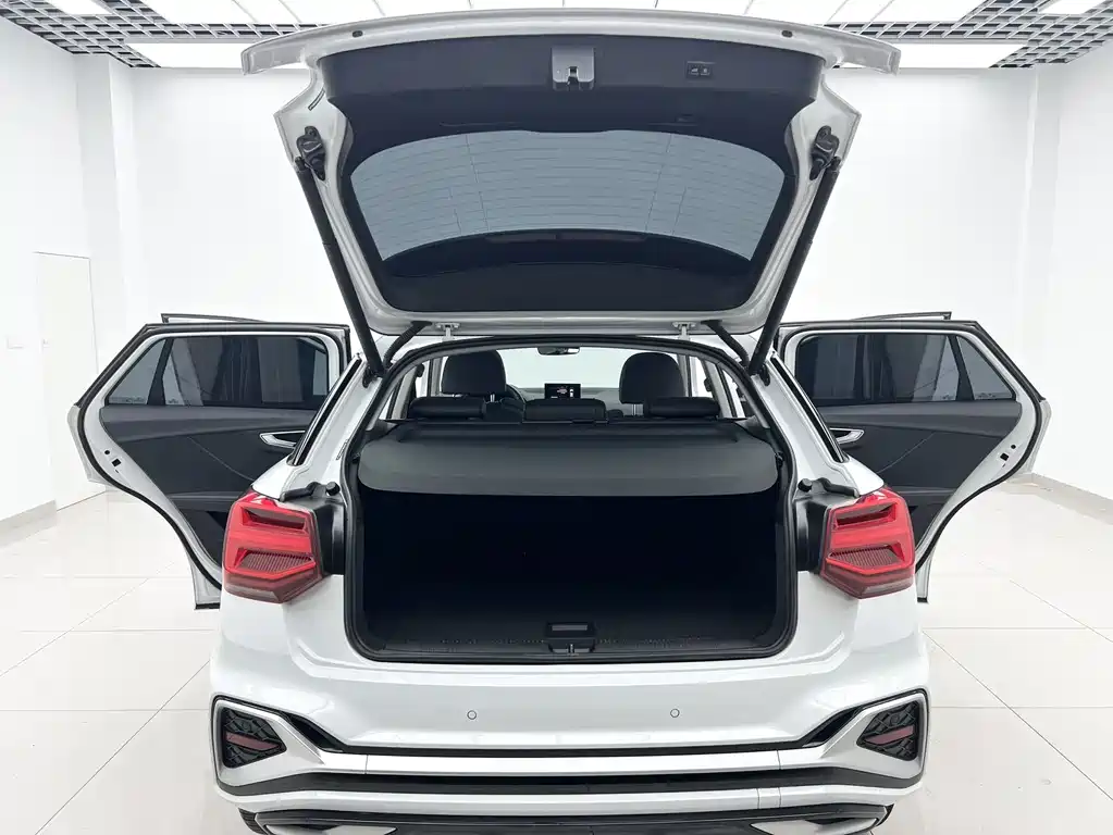 Audi Q2L 2023 — фото 18
